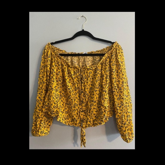 Belk Off The Shoulder Top - Picture 1 of 1